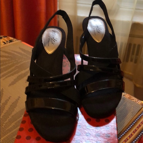 Black straps woman Open toe heels. - Picture 7 of 8